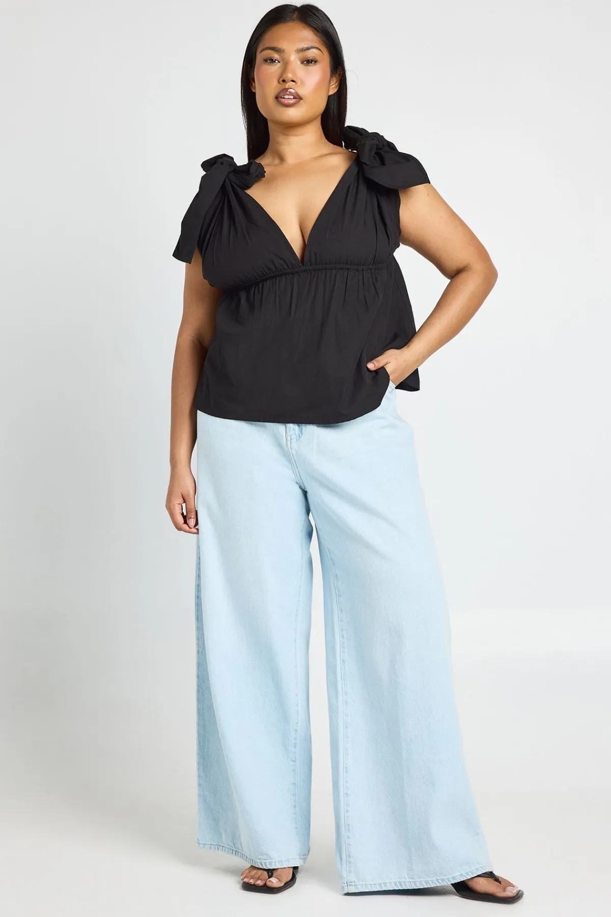 boohoo Haut Smocké Grande Taille À Bretelles Nouées Sur Les Épaules<Femme Tops