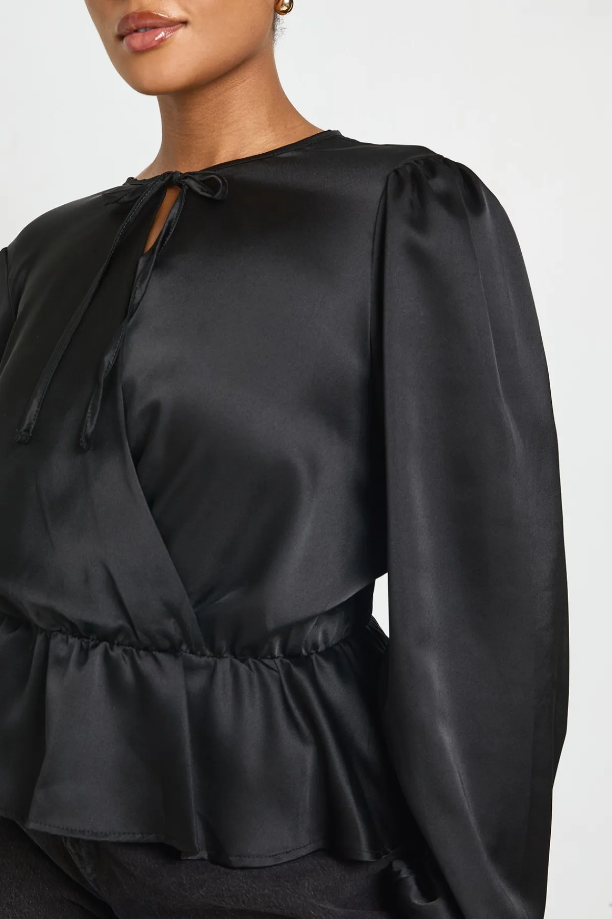 boohoo Haut Smocké Grande Taille À Manches Bouffantes Et Encolure Nouée<Femme Tops