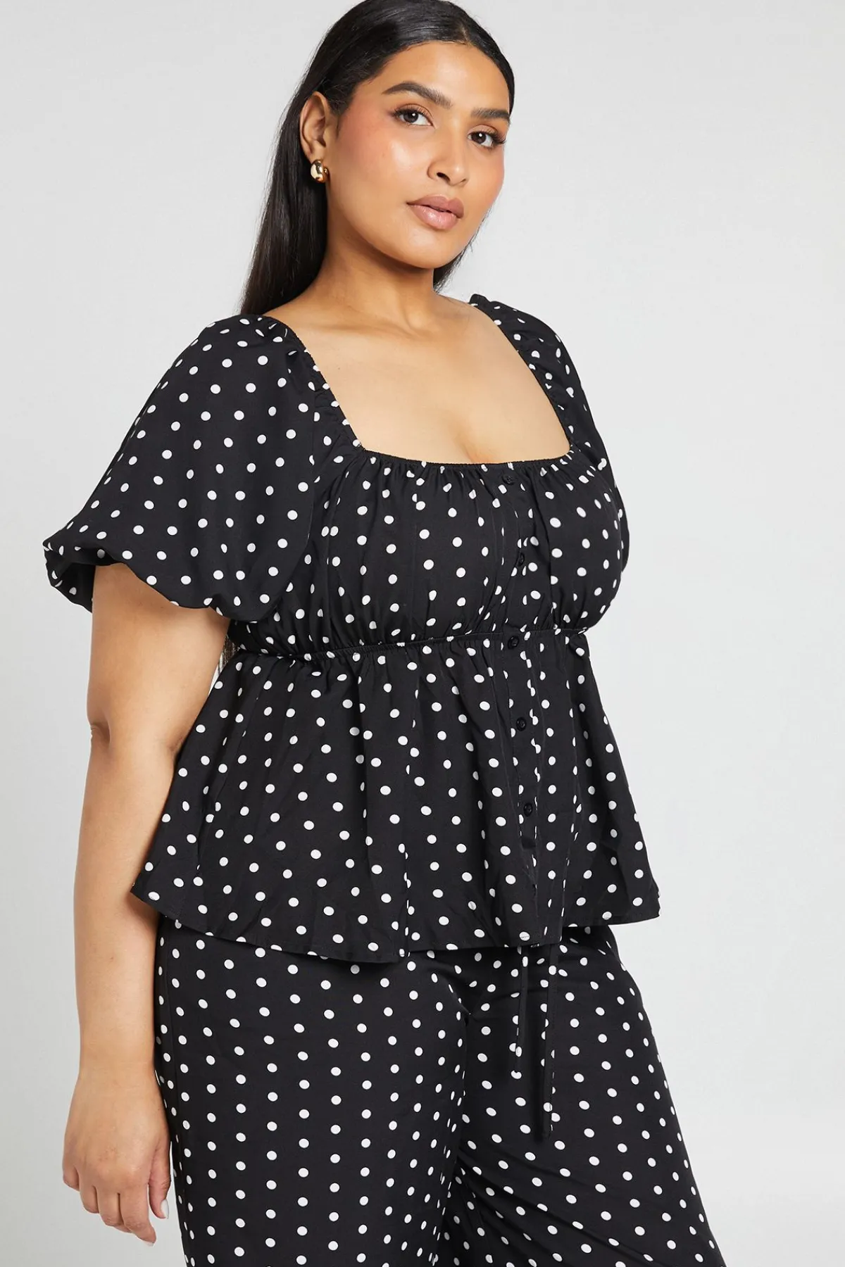 boohoo Haut Smocké À Pois Grande Taille Avec Manches Bouffantes<Femme Pois|Tops