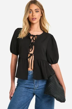 boohoo Haut smocké texturé à nouer à l'avant, manches bouffantes<Femme Looks De Rentrée|Tops
