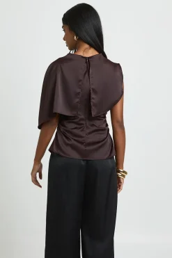 boohoo Haut Superposé Avec Cape En Satin<Femme Satin Et Dentelle|Tops