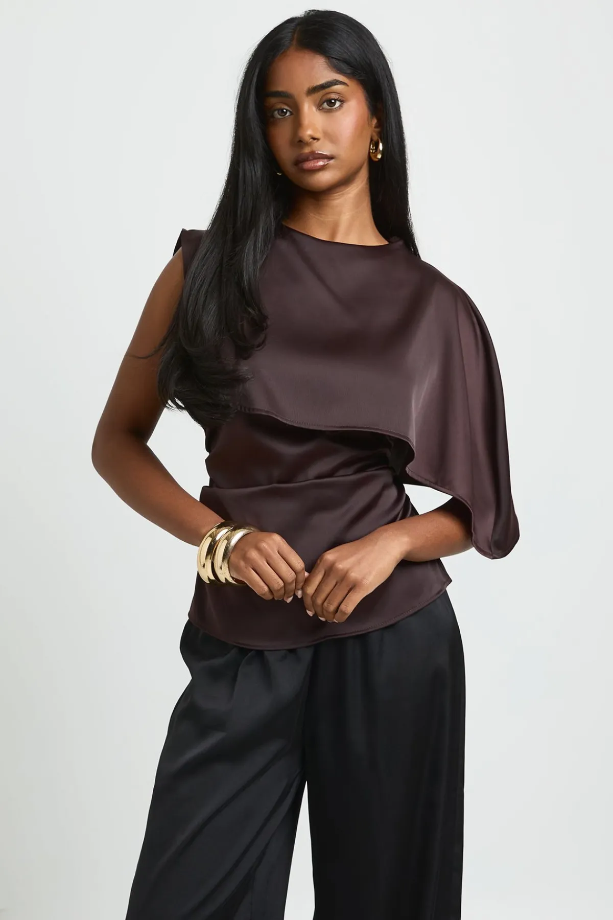 boohoo Haut Superposé Avec Cape En Satin<Femme Satin Et Dentelle|Tops