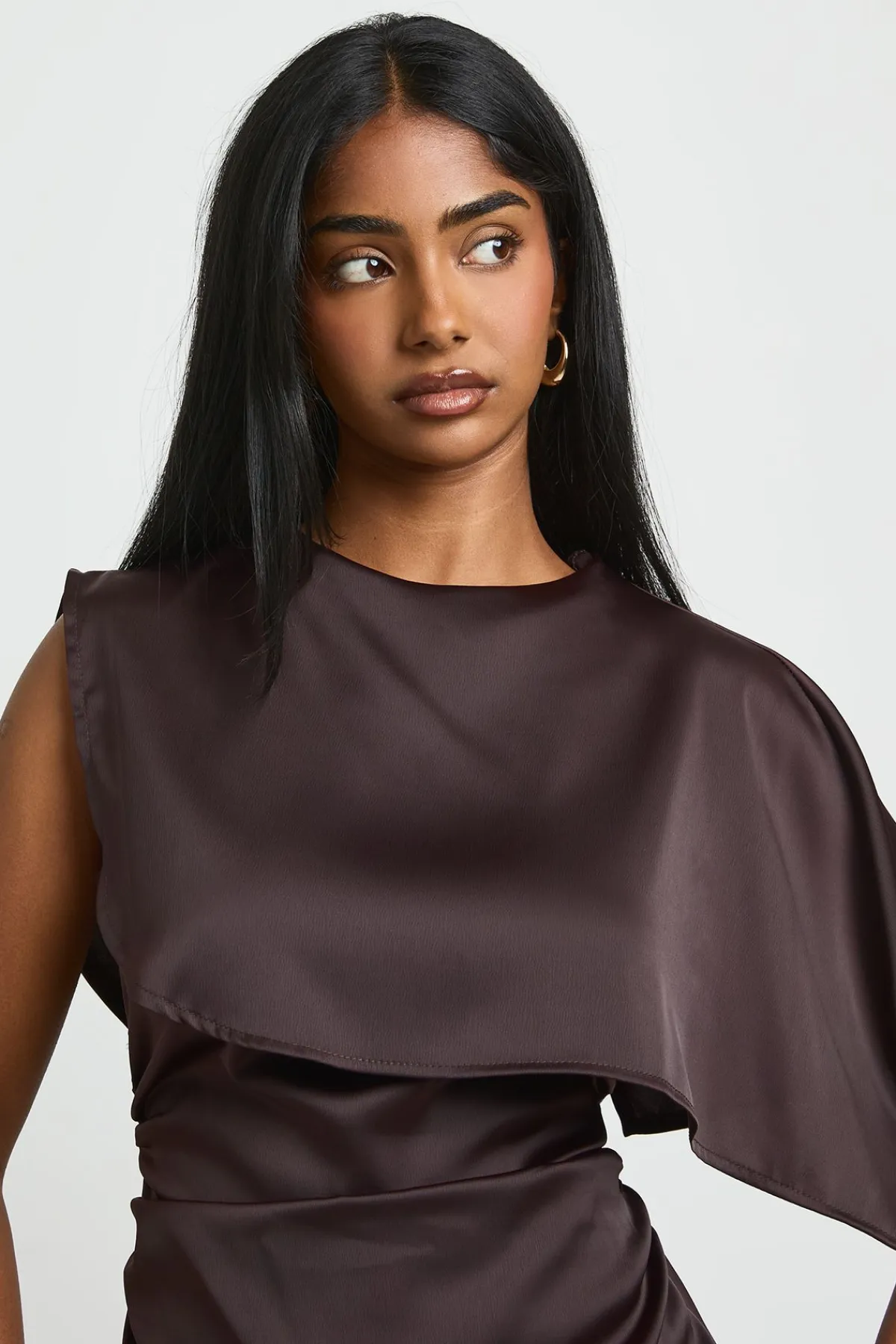 boohoo Haut Superposé Avec Cape En Satin<Femme Satin Et Dentelle|Tops