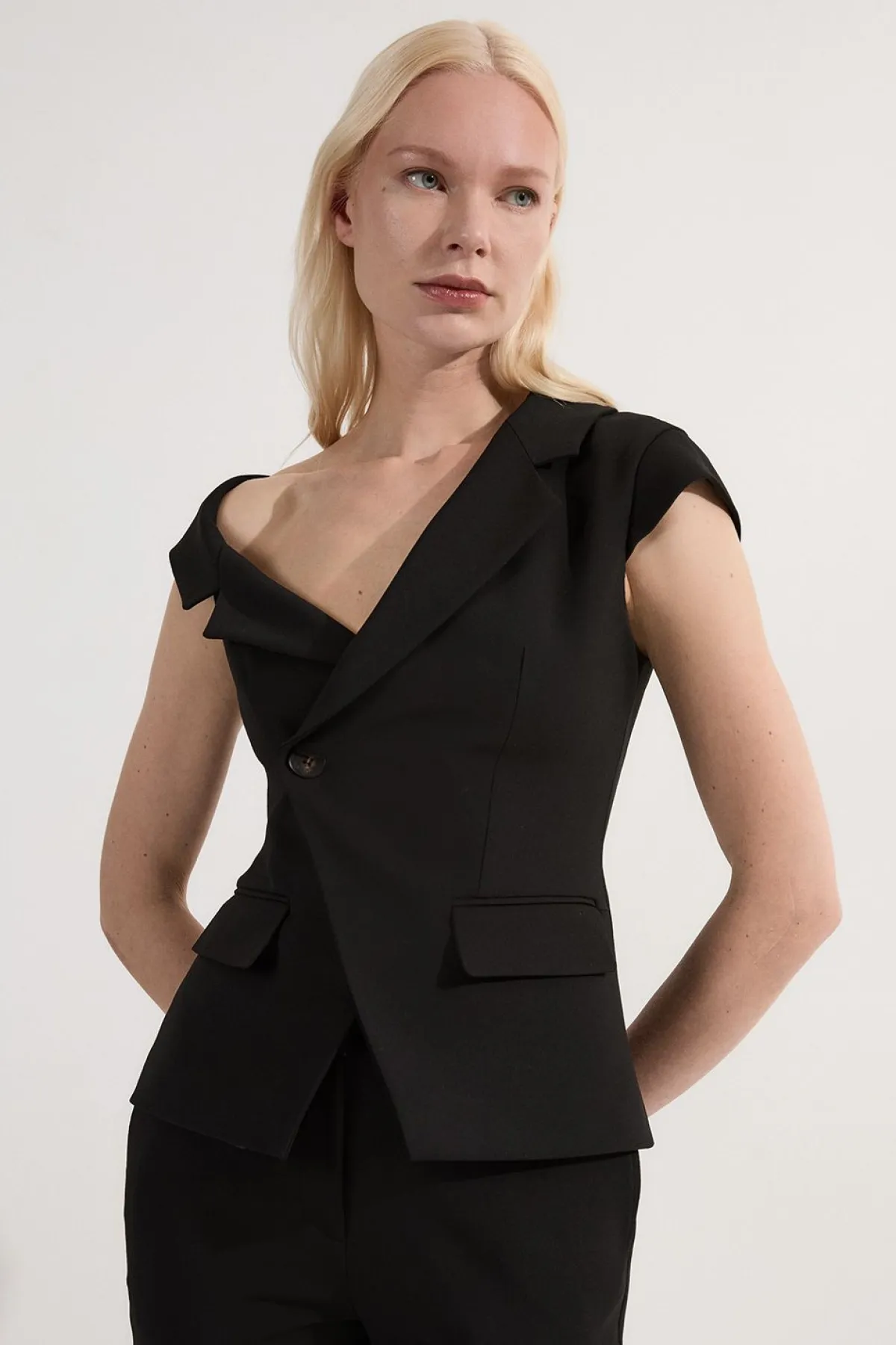 KarenMillen Haut tailleur stretch compact à col asymétrique et ceinture<Femme Tailleurs|Blazers