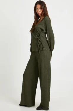 boohoo Haut texturé à manches longues à enroulement frontal et pantalon assorti<Femme Ensembles