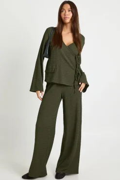 boohoo Haut texturé à manches longues à enroulement frontal et pantalon assorti<Femme Ensembles
