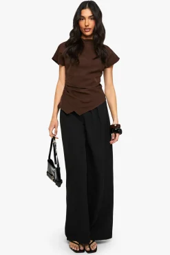 boohoo Haut tissé à drapé latéral fendu<Femme Looks Chocolat|Tops
