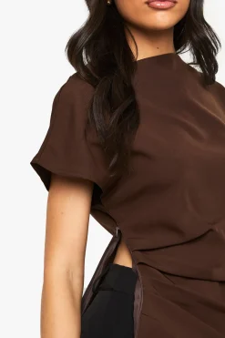 boohoo Haut tissé à drapé latéral fendu<Femme Looks Chocolat|Tops