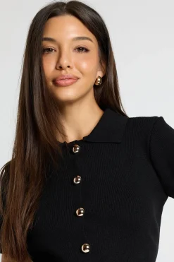 Haut Tricoté À Manches Courtes Avec Boutons Et Mini-jupe