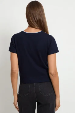 Haut Tricoté Petite À Manches Courtes Avec Détail Boutons