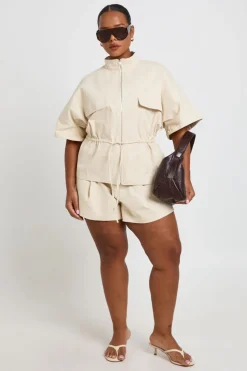 boohoo Haut Zippé En Sergé De Coton Taille Cintrée Col Montant Plus<Femme Tons Neutres|Tops