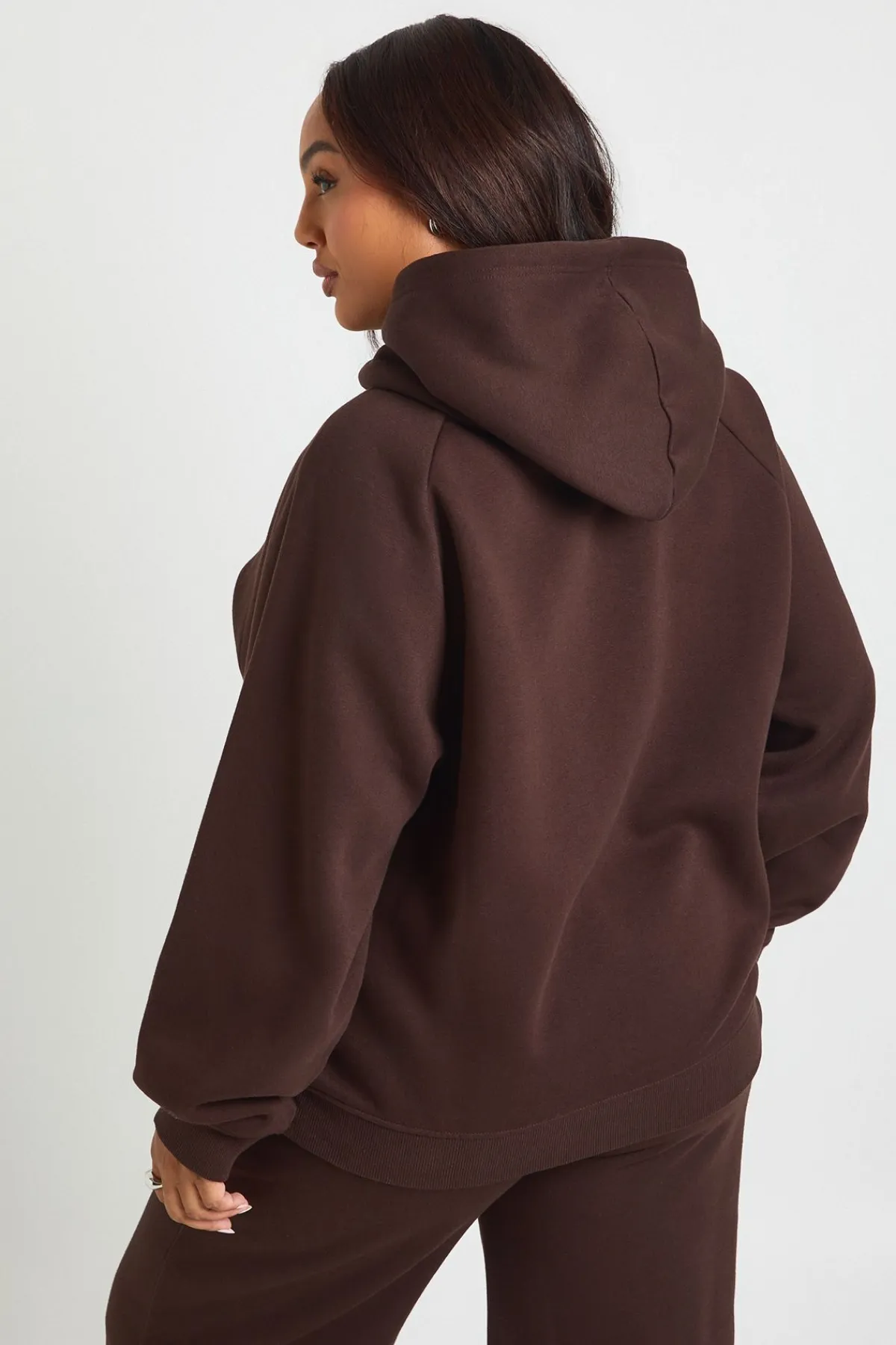 boohoo Hoodie oversize basique Plus Core à empiècement raglan<Femme Looks Chocolat|Sweats À Capuche Et Sweatshirts
