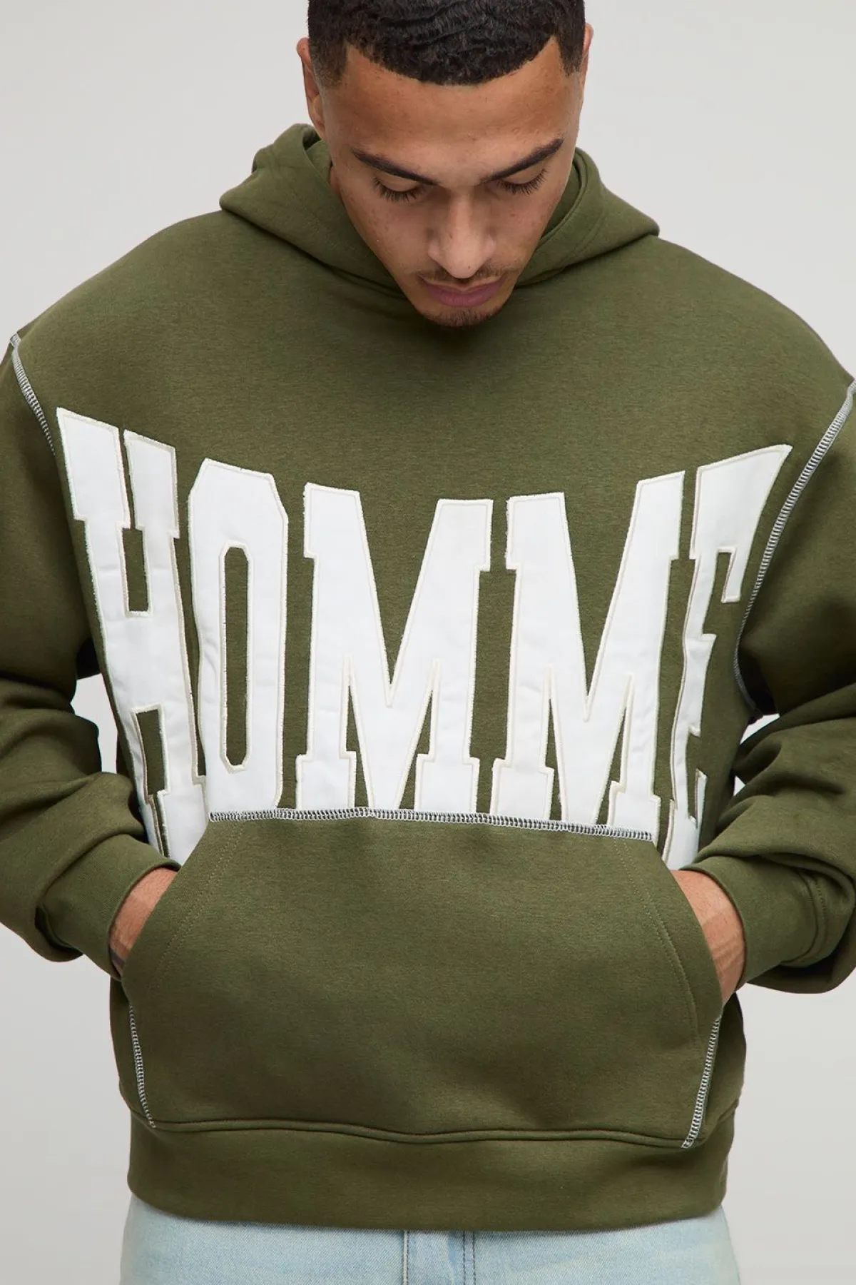 boohooMAN Hoodie oversize boxy en sergé avec appliqué et surpiqûres contrastantes<Homme Sweats À Capuche Et Sweatshirts|Sweats À Capuche Et Sweats