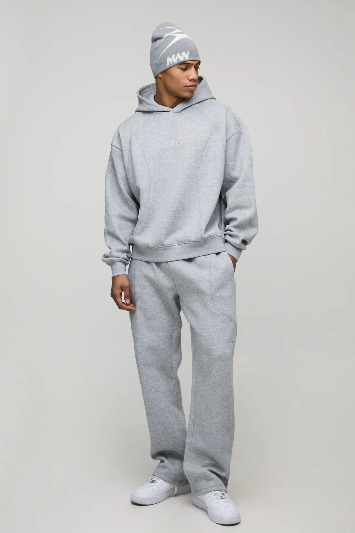 boohooMAN Hoodie surdimensionné, coupe carrée et détail brodé<Homme Sweats À Capuche Et Sweatshirts|Sweats À Capuche Et Sweats