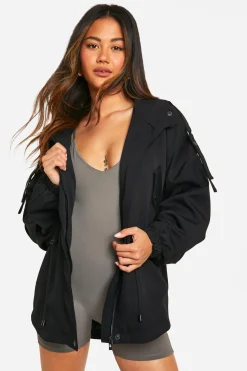 Imperméable cintré à capuche