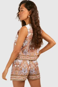 Imprimé Paisley, look lin, top court à nouer à l'avant
