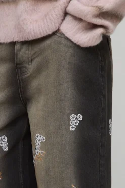 Jean ample, rigide, à motifs floraux brodés