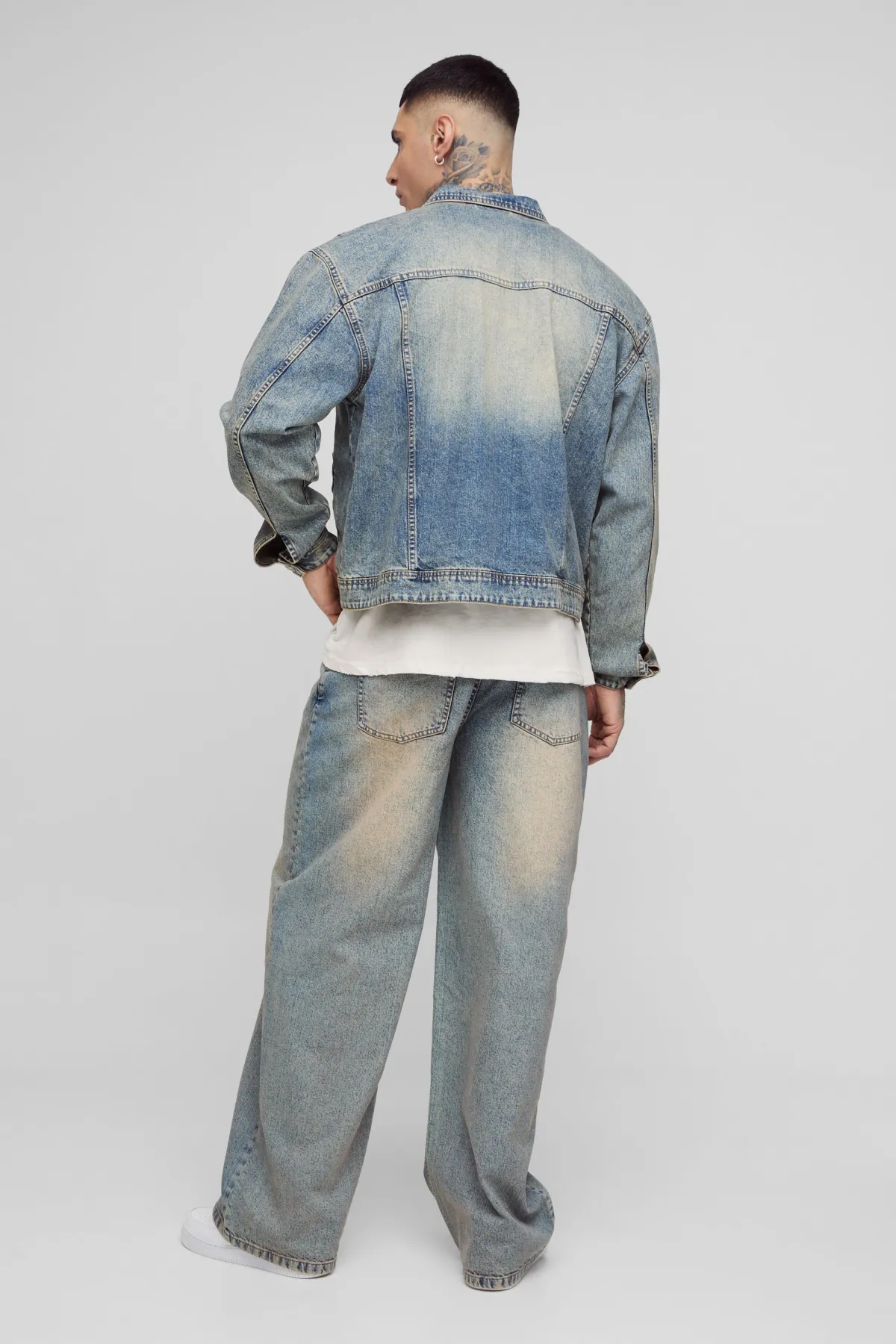 boohooMAN Jean ample teinté lavé pour grands<Homme Denim|Tout Afficher