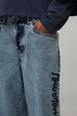 Jean Baggy Délavé À L'acide Avec Broderies