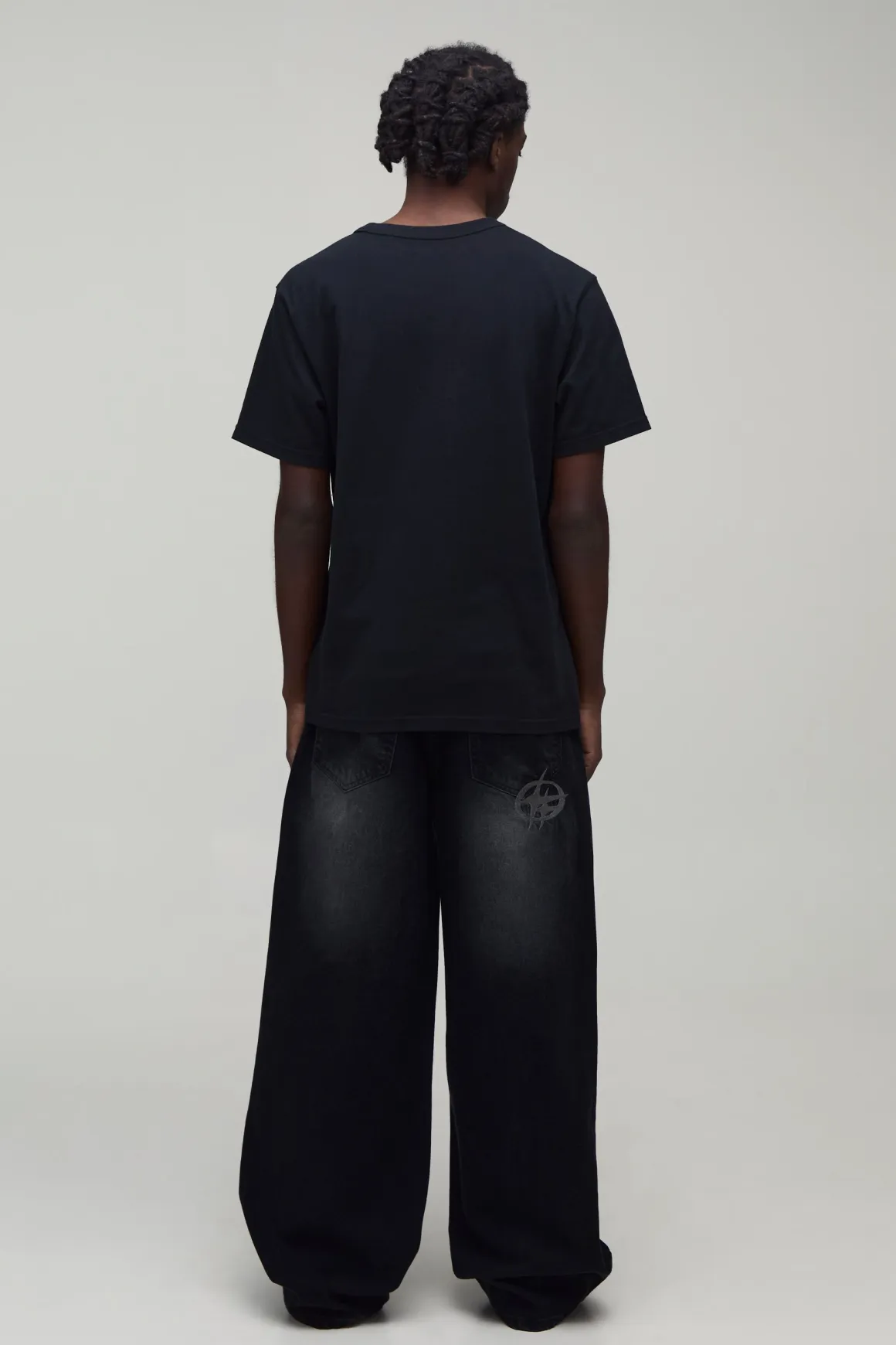 Jean Baggy À Poche Arrière Brodée