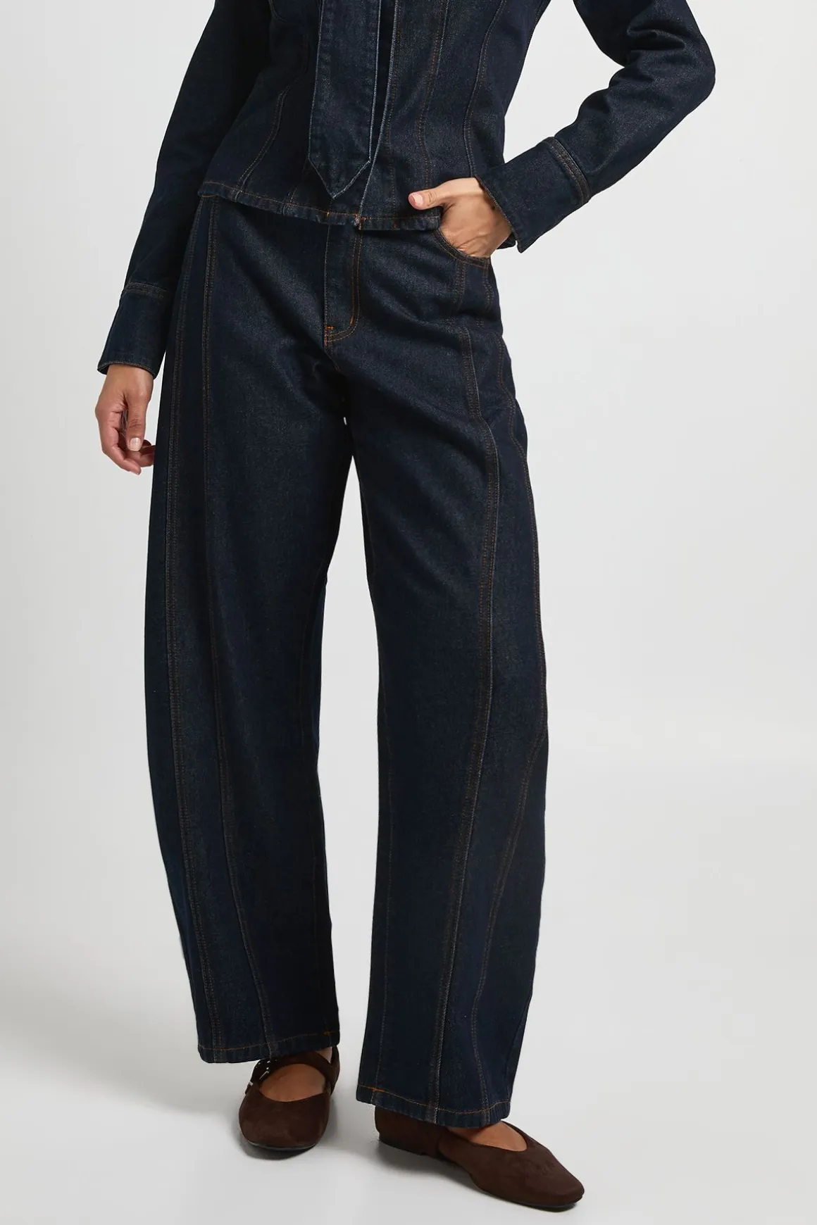 Jean Barrel Taille Haute À Détails De Coutures