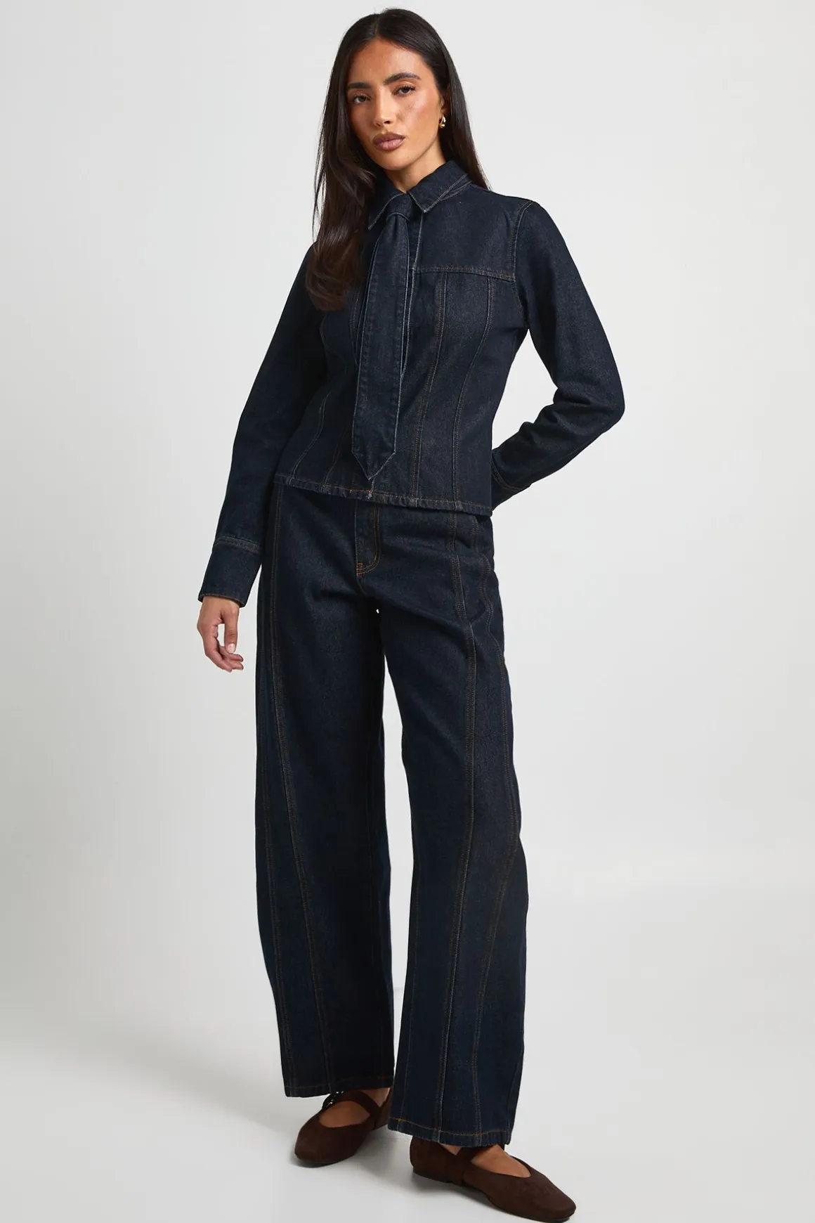 Jean Barrel Taille Haute À Détails De Coutures