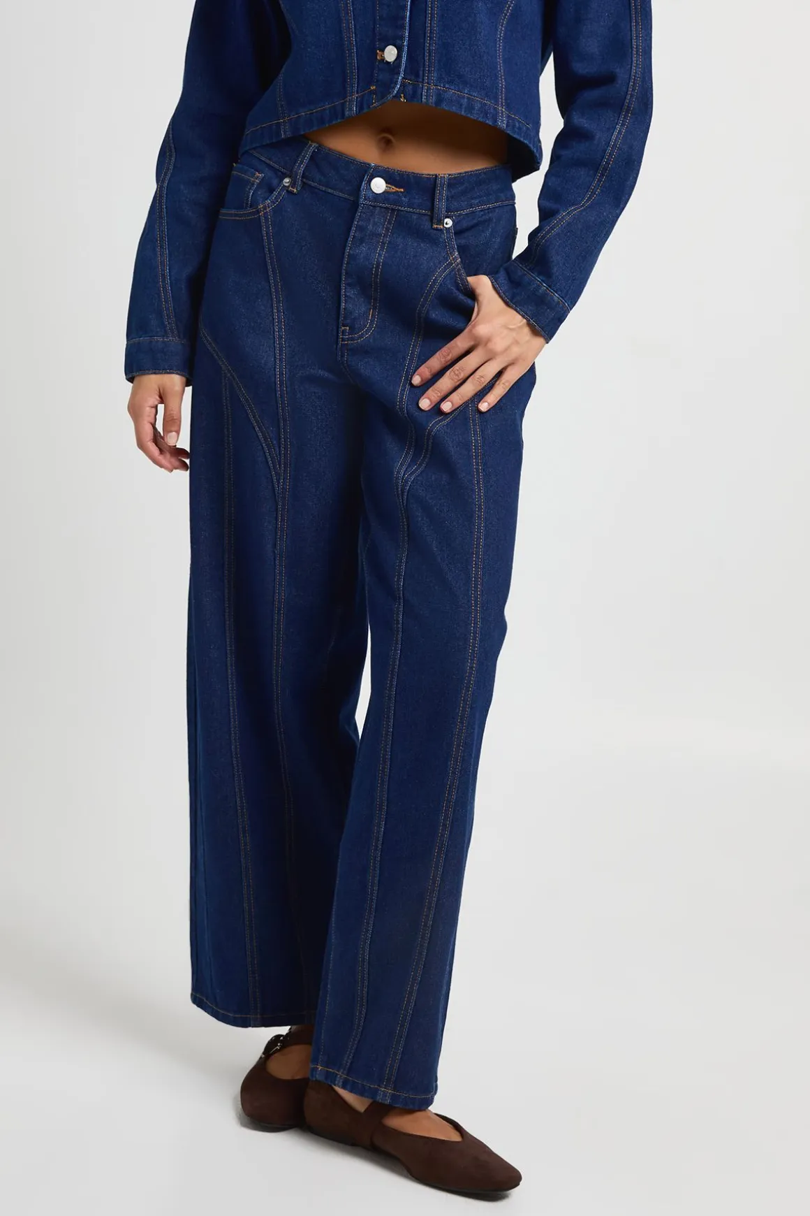 Jean Barrel Taille Mi-haute Avec Détails De Coutures