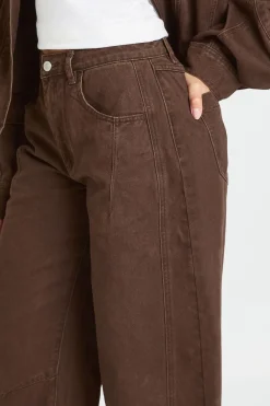 Jean Barrel Taille Moyenne Avec Détails De Coutures