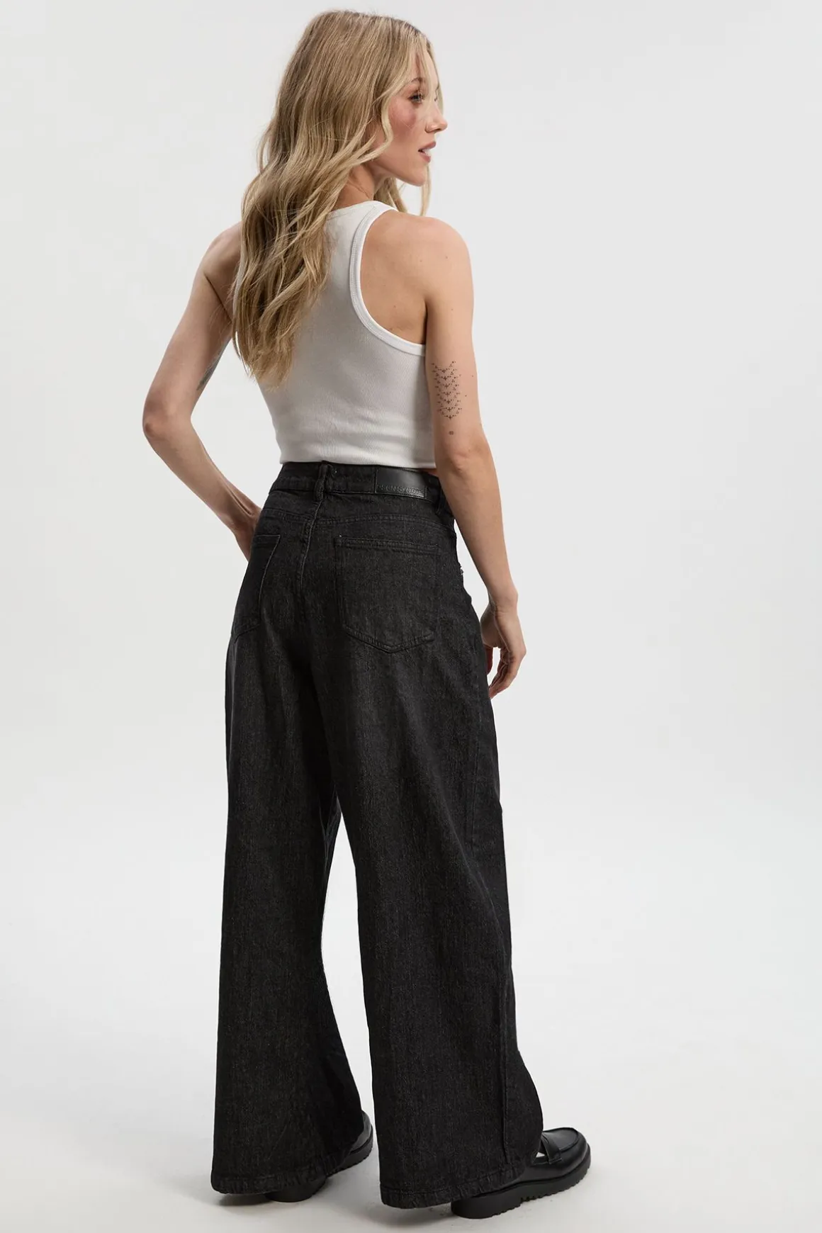 Jean Basique Petite Super Jambe Évasée