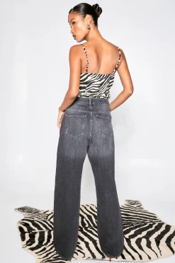 Jean basique à taille haute et coupe droite