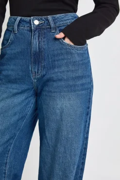 Jean basique à taille haute et jambe large