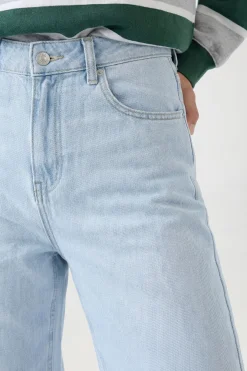Jean basique à taille haute et jambe droite