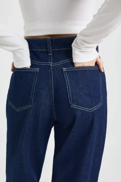 Jean basique à taille haute à jambe droite