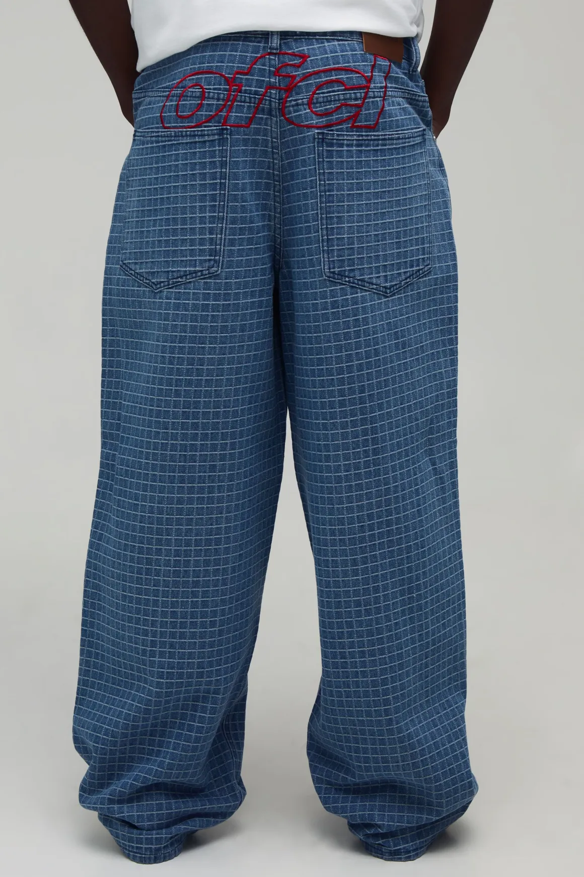 Jean Coupe Ample En Denim À Carreaux Avec Appliqué Ofcl