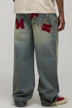 boohooMAN Jean Coupe Décontractée Avec Appliqués Varsity<Homme Denim|Denim