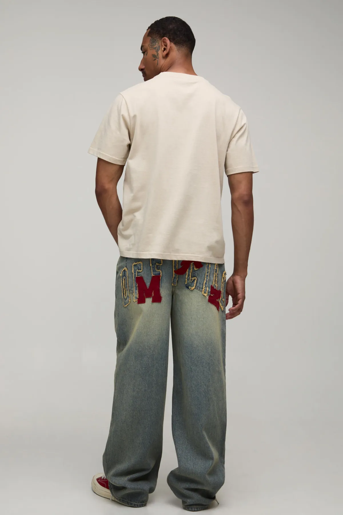 boohooMAN Jean Coupe Décontractée Avec Appliqués Varsity<Homme Denim|Denim