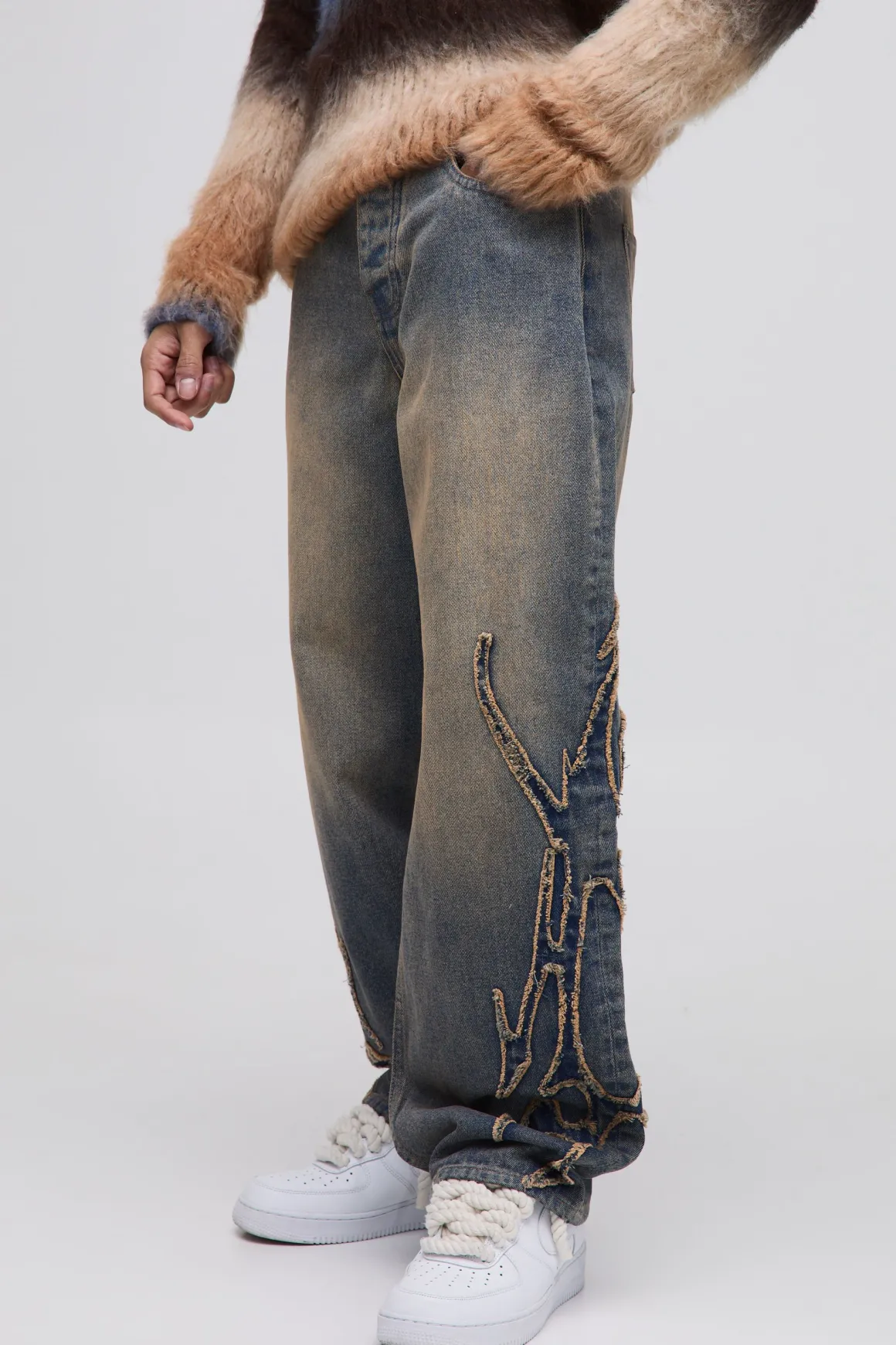 Jean à coupe décontractée, effet stone washed, avec appliqué tribal