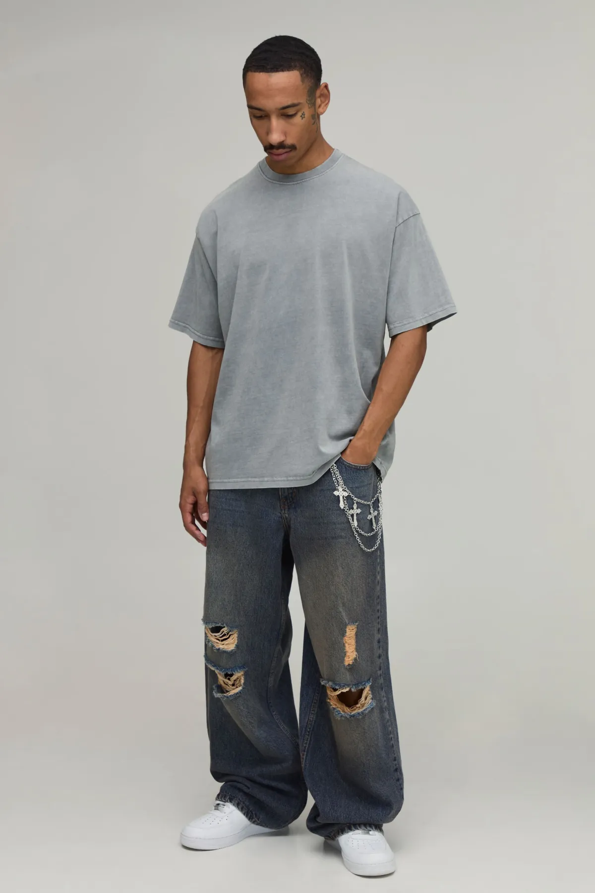 boohooMAN Jean Coupe Super Baggy Délavage Teinté Détail Chaîne Genoux Déchirés<Homme Denim|Denim