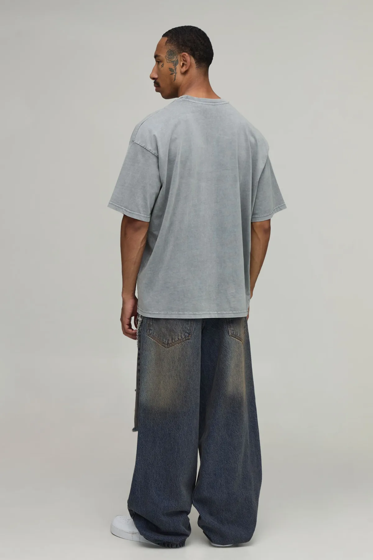 boohooMAN Jean Coupe Super Baggy Délavage Teinté Détail Chaîne Genoux Déchirés<Homme Denim|Denim