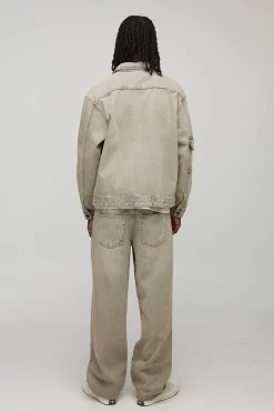 Jean délavé à coupe décontractée avec ceinture