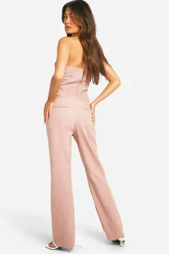 Jean droit rose avec détail à lacets