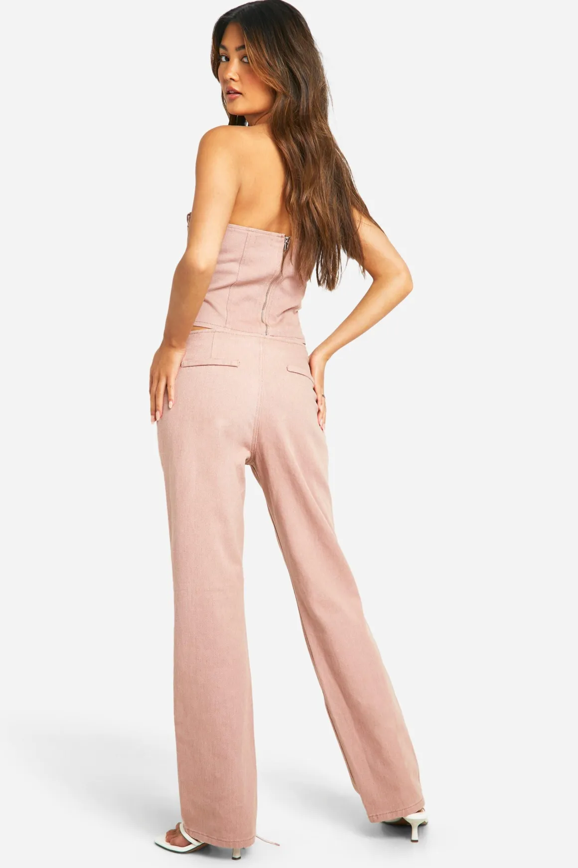 Jean droit rose avec détail à lacets