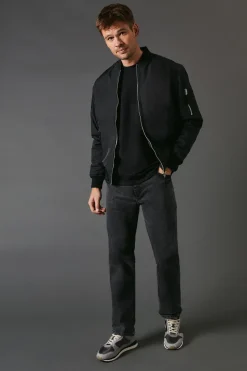 Jean Droit Stretch Noir Délavé Coupe Ajustée