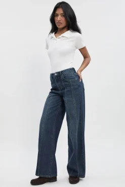Jean à détail de couture, taille haute et jambe droite