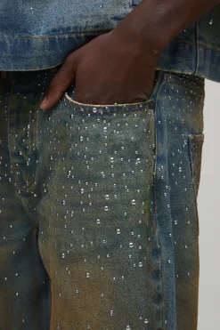 Jean en denim à coupe décontractée, orné de clous et d’ornements