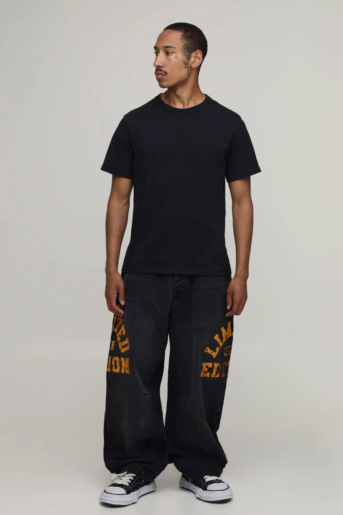 boohooMAN Jean En Denim Imprimé Varsity Coupe Ballon Rigide<Homme Jeans Grande Taille|Denim