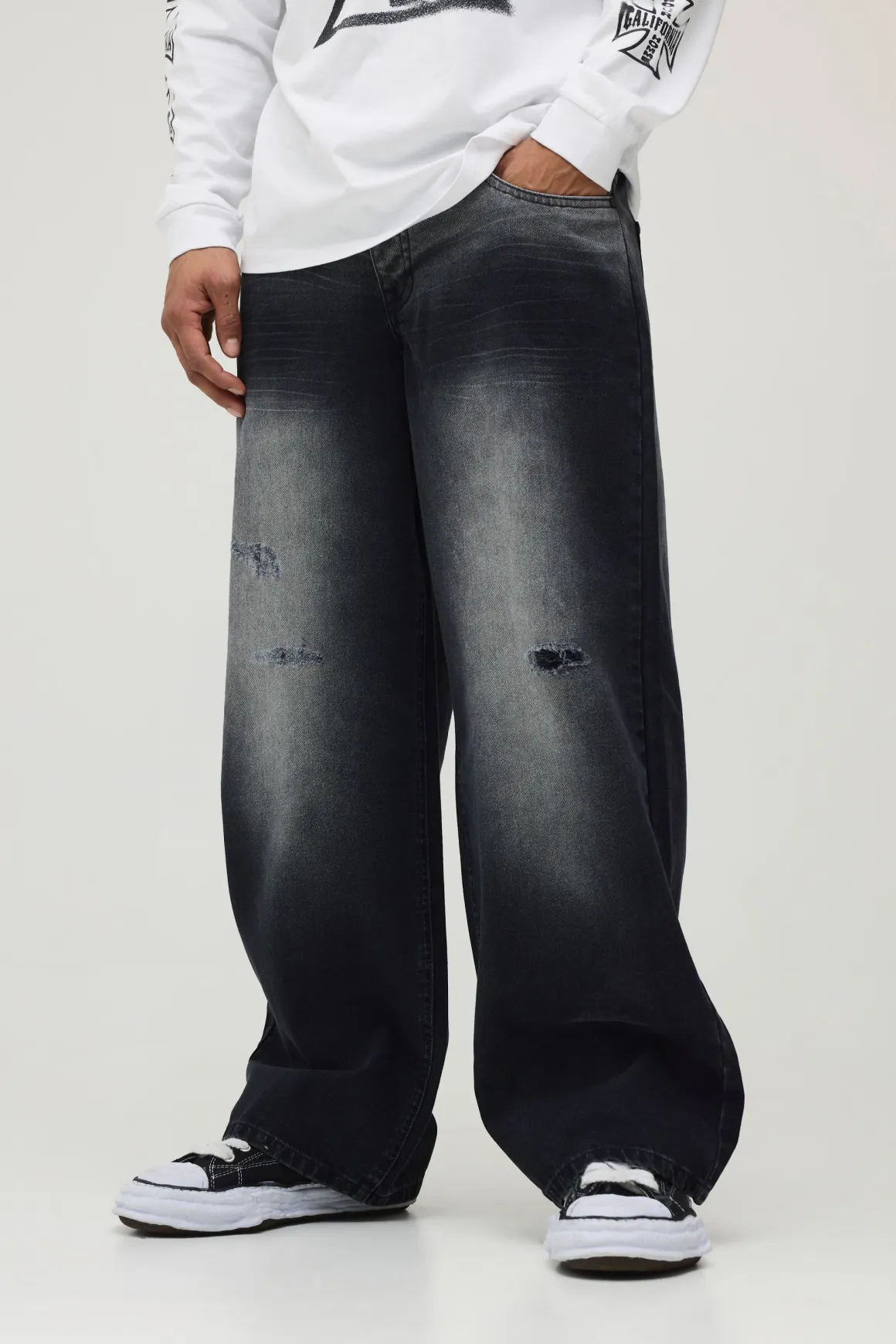 Jean En Denim Rigide Délavé Coupe Baggy