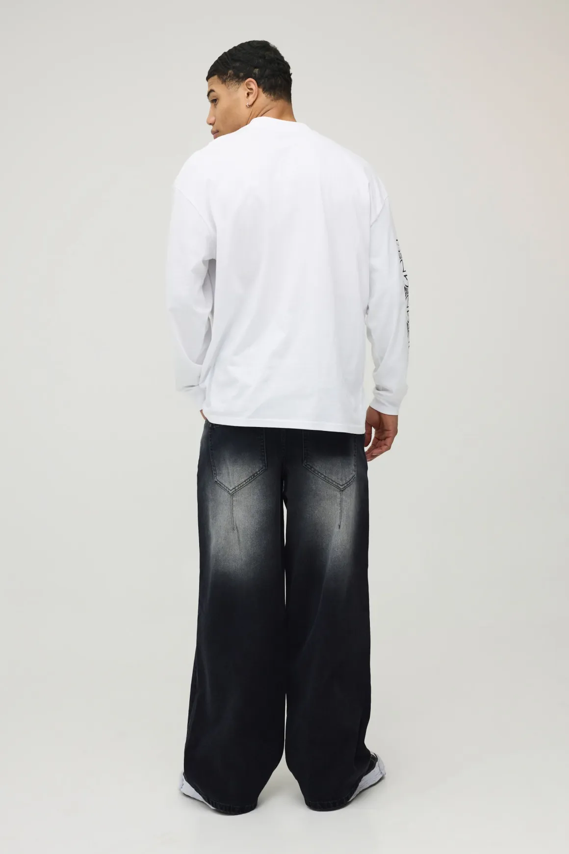 Jean En Denim Rigide Délavé Coupe Baggy