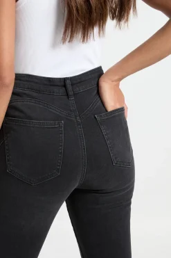 boohoo Jean flare taille haute sublimant les fesses<Femme Denim|Jeans