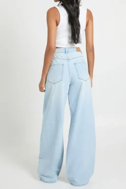 Jean grande, mi-taille, coupe ample, jambe évasée